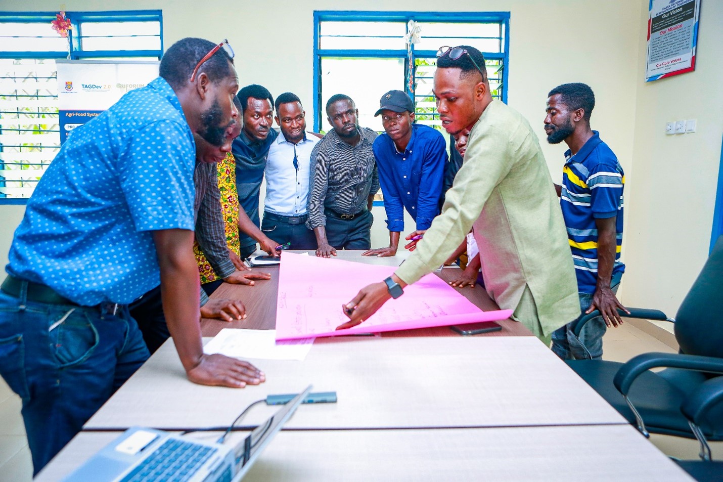 The AAK team is brainstorming during the group session