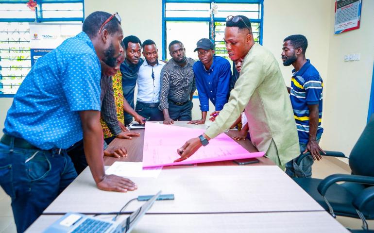 The AAK team is brainstorming during the group session