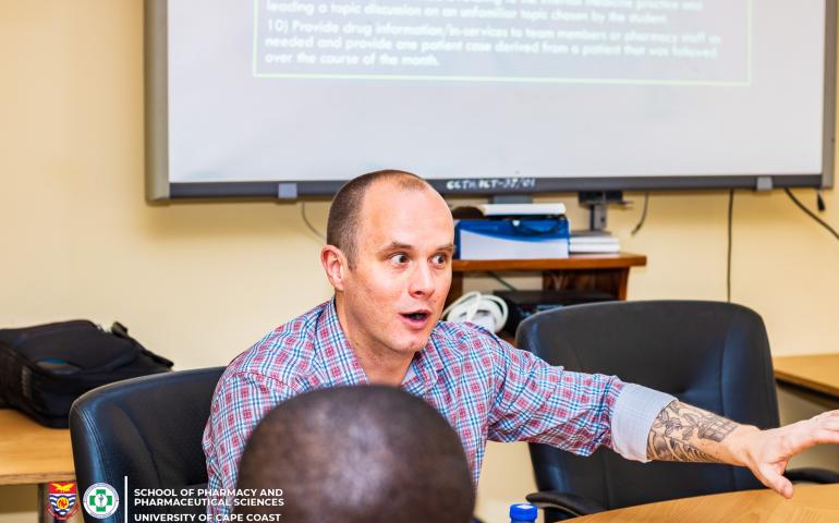 Professor Jon Wietholter addressing an issue